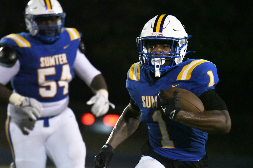 Sumter High's Reggie Shannon runs against White Knoll on Friday.