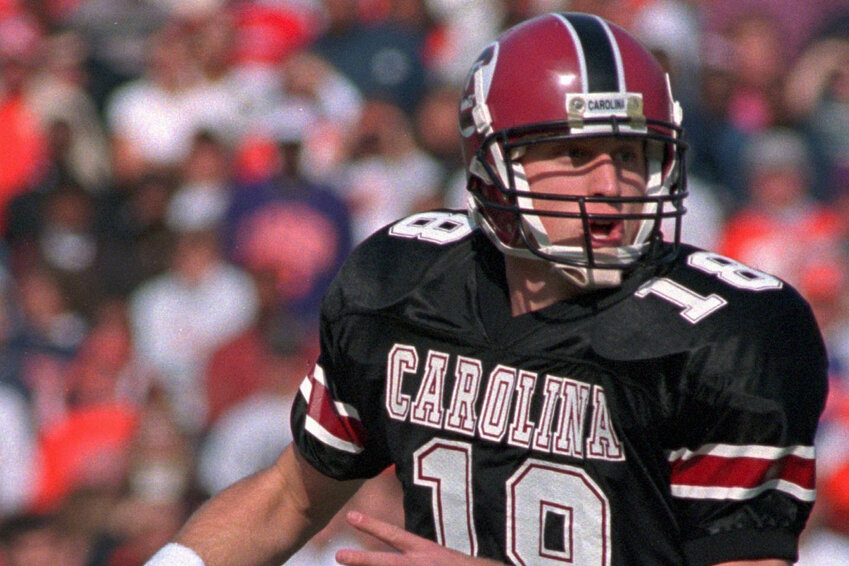 Former South Carolina quarterback Steve Taneyhill passed away in his sleep on Monday.