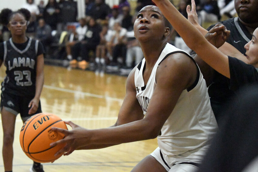 Lee Central's My'Keriyah Holmes, center, handles the ball against Lamar on Tuesday.