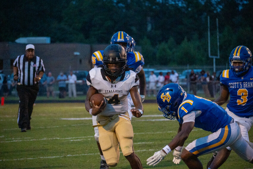 Lee Central's Jaylen Williams (4), seen facing Scott's Branch in the FTC Jamboree on Aug. 14, scored the Stallions' lone touchdown in an 8-0 win over Mullins on Friday.
