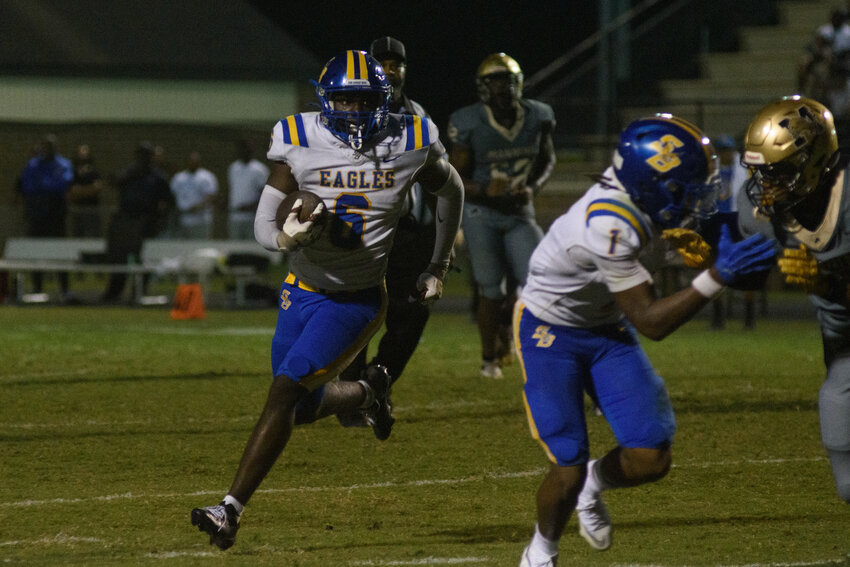 Scott's Branch senior Nyren Bowman (6), seen against Manning on Aug. 28, led the Eagles with 15 tackles, while also catching six passes for 97 yards and a touchdown on offense in their win over Hannah-Pamplico on Friday.