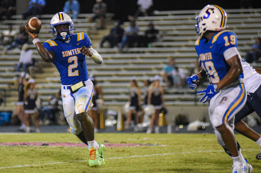 Sumter High quarterback Frank Richardson (2) looks to Cleveland Pinkney (12) in the flat against Blythewood on Friday.