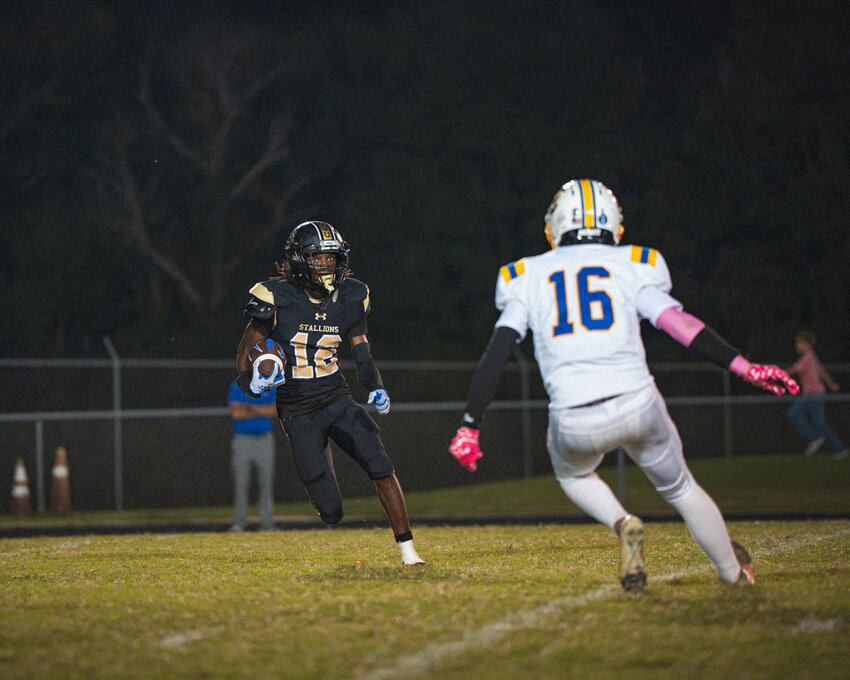 Lee Central's Tyquaze Belle (12) carries the ball against Chesterfield on Friday.