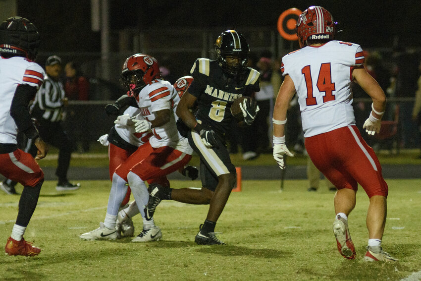 Manning's Destin Thames (8) carries the ball against Waccamaw on Friday.